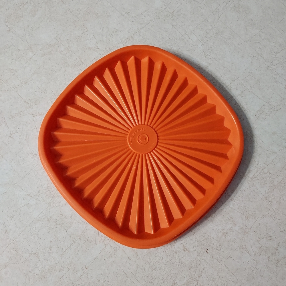 Replacement Tupperware 6.5" Orange Starburst Lid #841-20
